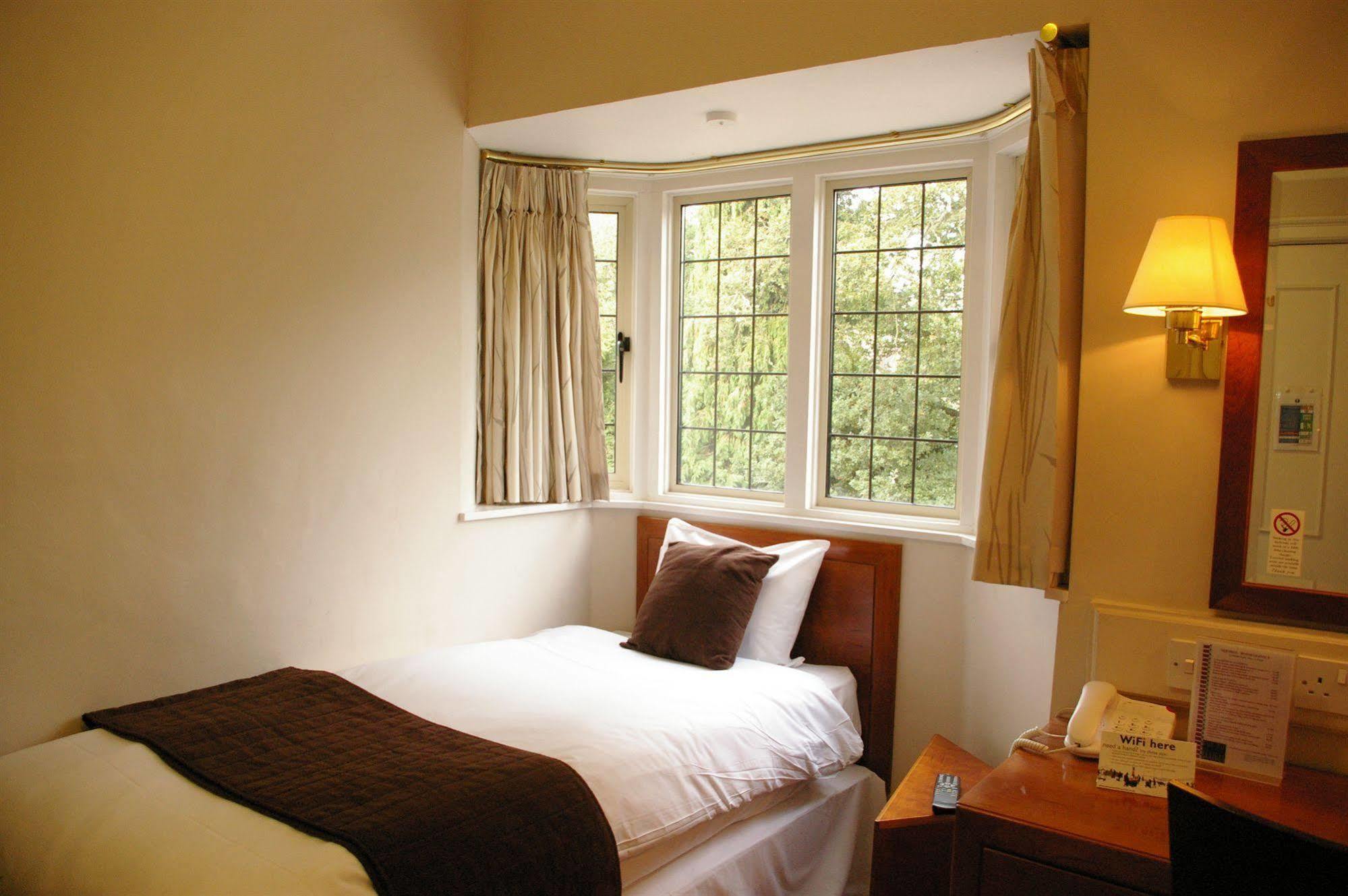 Farnham House Hotel Esterno foto